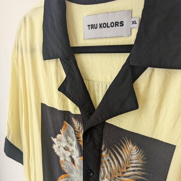 Tru Kolors Camp Collar Button Down Shirt Sleeve Shirt (Cream) - Size XL - Picture 4 of 6